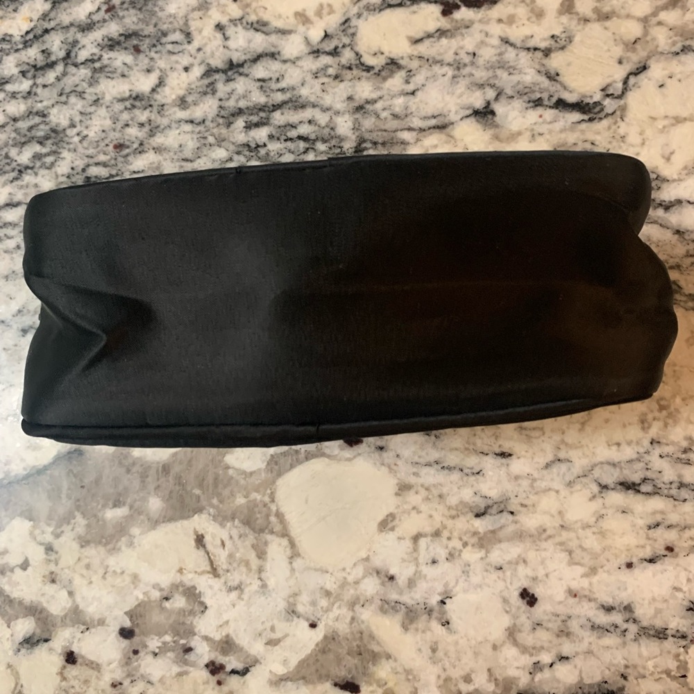🔥GIORGIO ARMANI PARFUME UNISEX Travel BAG NO CALLOUTS CLEAN. NEVER USED - Picture 5 of 6